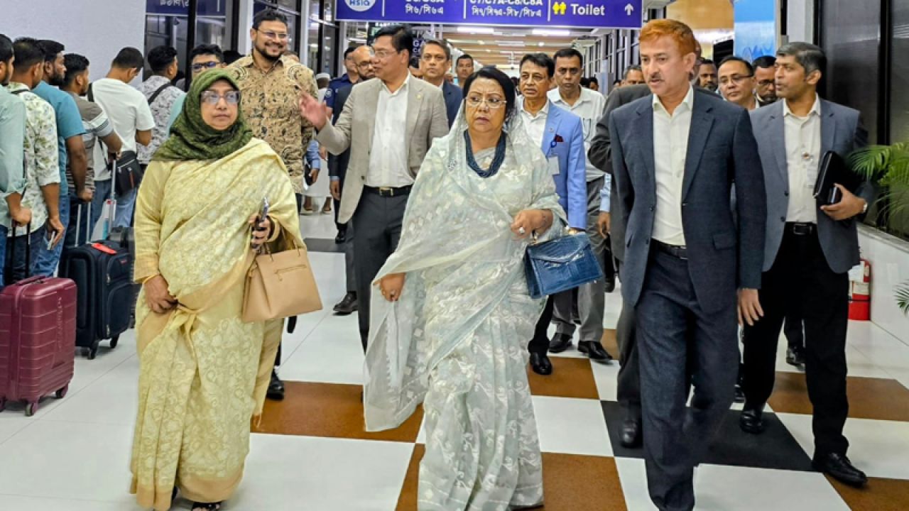 হজযাত্রীদের সেবায় সর্বোচ্চ সতর্ক থাকার নির্দেশ মন্ত্রীর