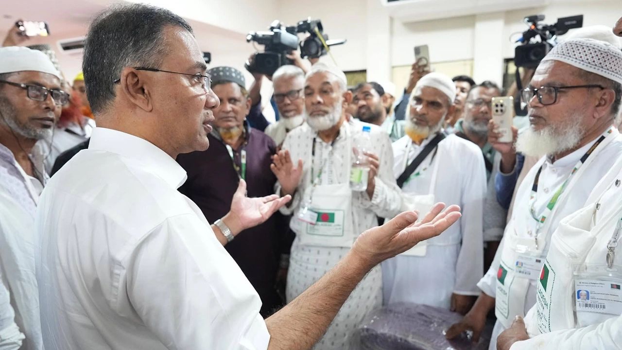 হজ ফ্লাইটের উদ্বোধন করলেন প্রধানমন্ত্রী