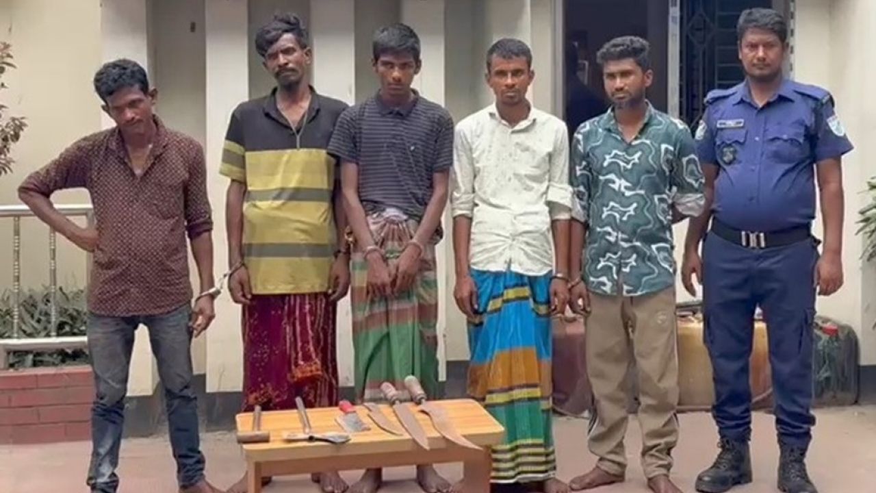 মহাসড়কে ডাকাতির ছক: রূপগঞ্জে পুলিশের বিশেষ অভিযানে ৫ অস্ত্রধারী আটক