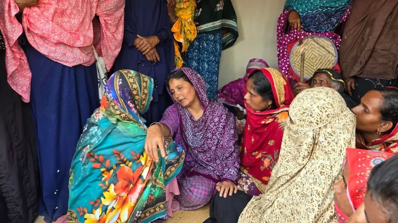 এক রাতে ৭ জনকে গলা কেটে হত্যা