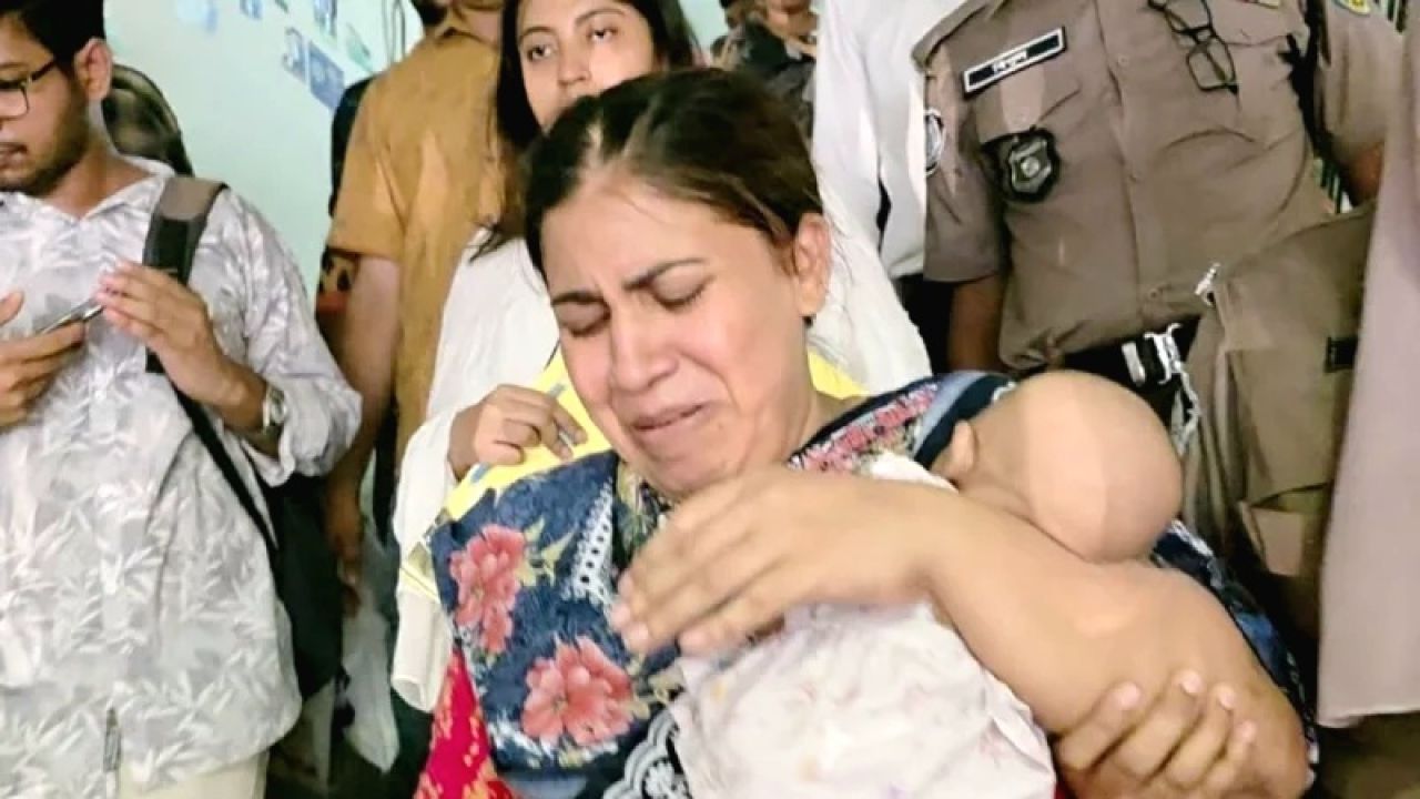 সিজারিয়ান ১ মাস ১৬ দিনের বাচ্চা সহ যুব মহিলা লীগ নেত্রী কারাগারে