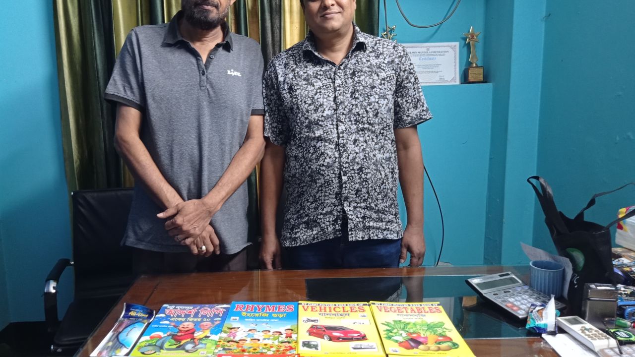 সুবিধাবঞ্চিত শিশুদের মাঝে রাব্বি হারবালের শিক্ষা সামগ্রী ও উপহার বিতরণ