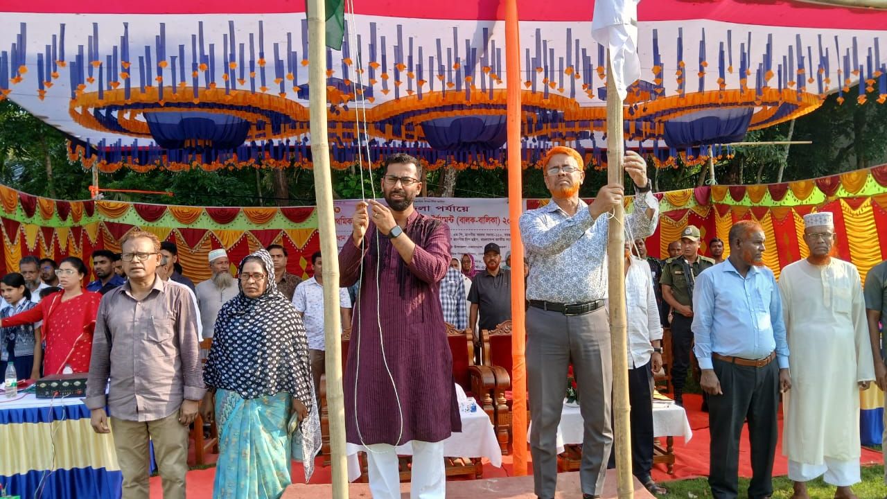 বেতাগীতে উপজেলা পর্যায়ে প্রাথমিক বিদ্যালয় গোল্ডকাপ ফুটবল টুর্নামেন্টের উদ্বোধন