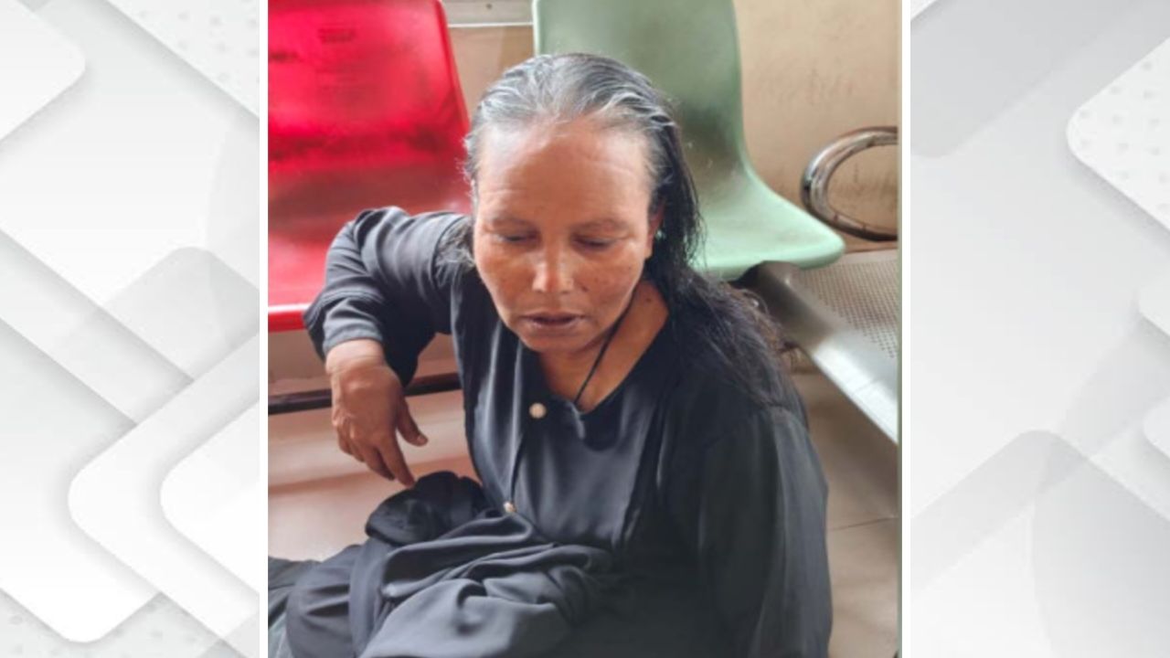 যশোর জেনারেল হাসপাতালে নারী চোর আটক