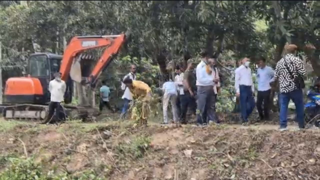 মশার বংশ ধ্বংসে চৌমুহনীতে বড় উদ্যোগ, খাল পরিষ্কার কর্মসূচির উদ্বোধন