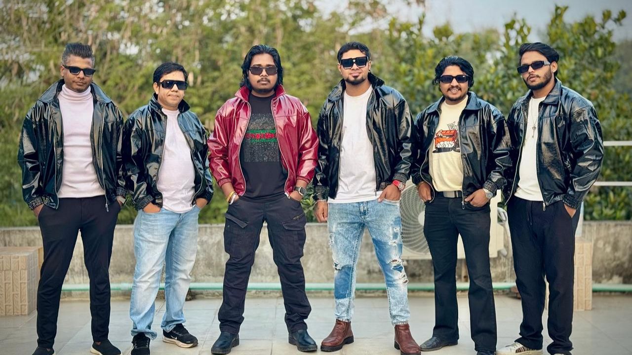 দেশ-বিদেশে ব্যস্ত আকাশ মাহমুদ, নতুন ব্যান্ডে বাড়ছে জনপ্রিয়তা