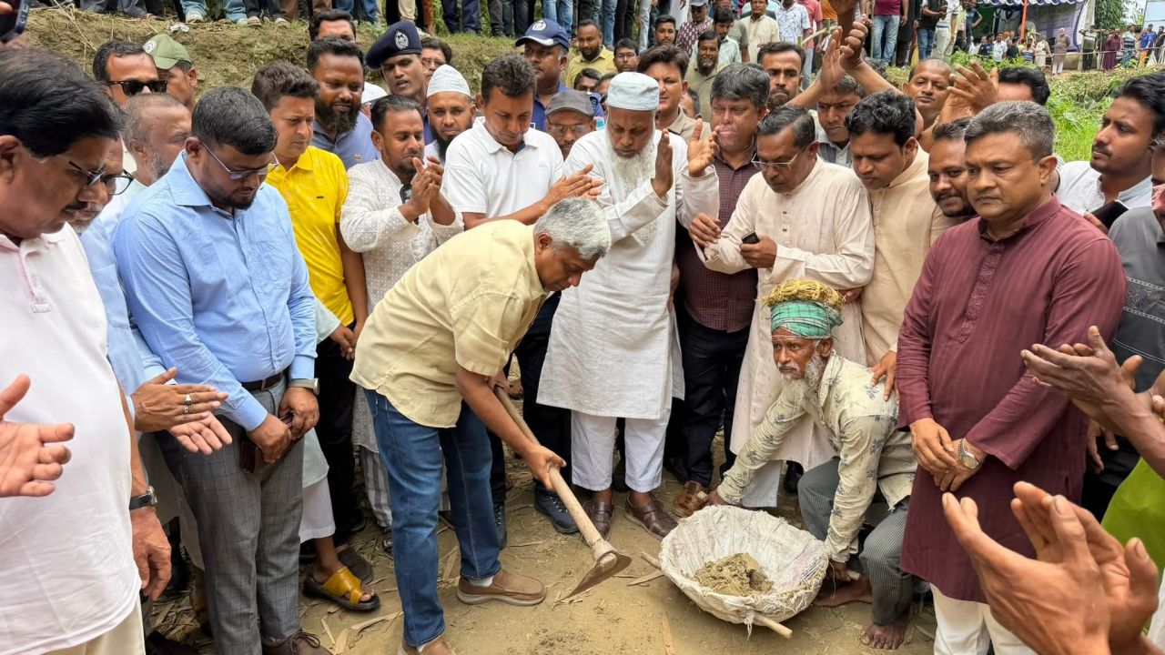 যশোরে ১৭ গ্রামের আশীর্বাদ &lsquo;সিরিজ খাল&rsquo; পুনঃখনন কাজের উদ্বোধন