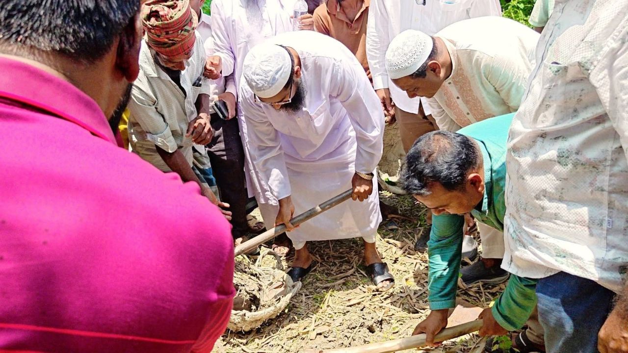 উন্নয়নের জোয়ারে বরগুনা: আমতলীতে খাল খনন কার্যক্রমের শুভ উদ্বোধন
