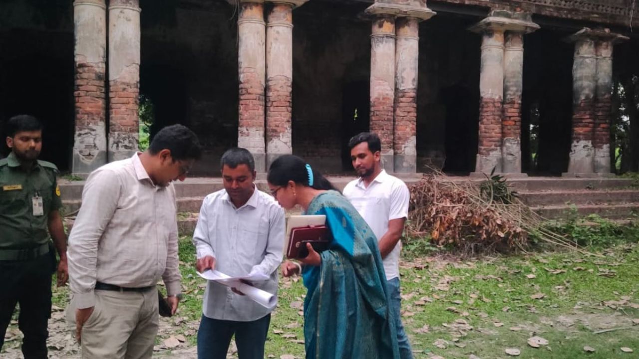 সংরক্ষণ হতে যাচ্ছে ঐতিহাসিক রানী রাসমণি স্টেটের কাচারি বাড়ি,পরিদর্শনে ইউএনও ও এসিল্যান্ড