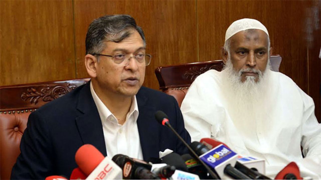 আসন্ন ঈদুল আজহায় পশুর হাটে চাঁদাবাজি বন্ধে হটলাইন চালু করা হবে বলে জানিয়েছেন স্বরাষ্ট্রমন্ত্রী সালাহউদ্দিন আহমদ। এতে কি চাঁদাবাজি বন্ধ হবে?