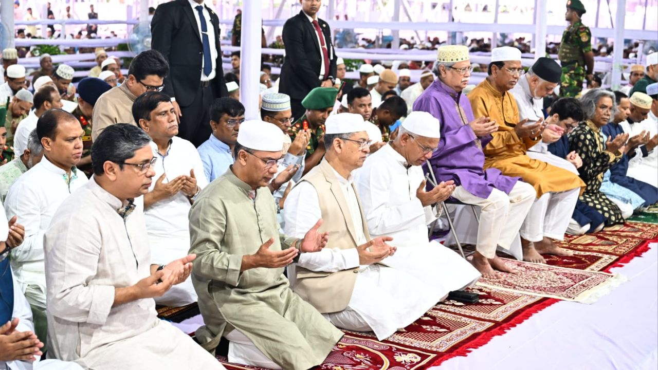 জাতীয় ঈদগাহে ঈদের প্রধান জামাত অনুষ্ঠিত, অংশ নিলেন রাষ্ট্রপতি ও প্রধানমন্ত্রী