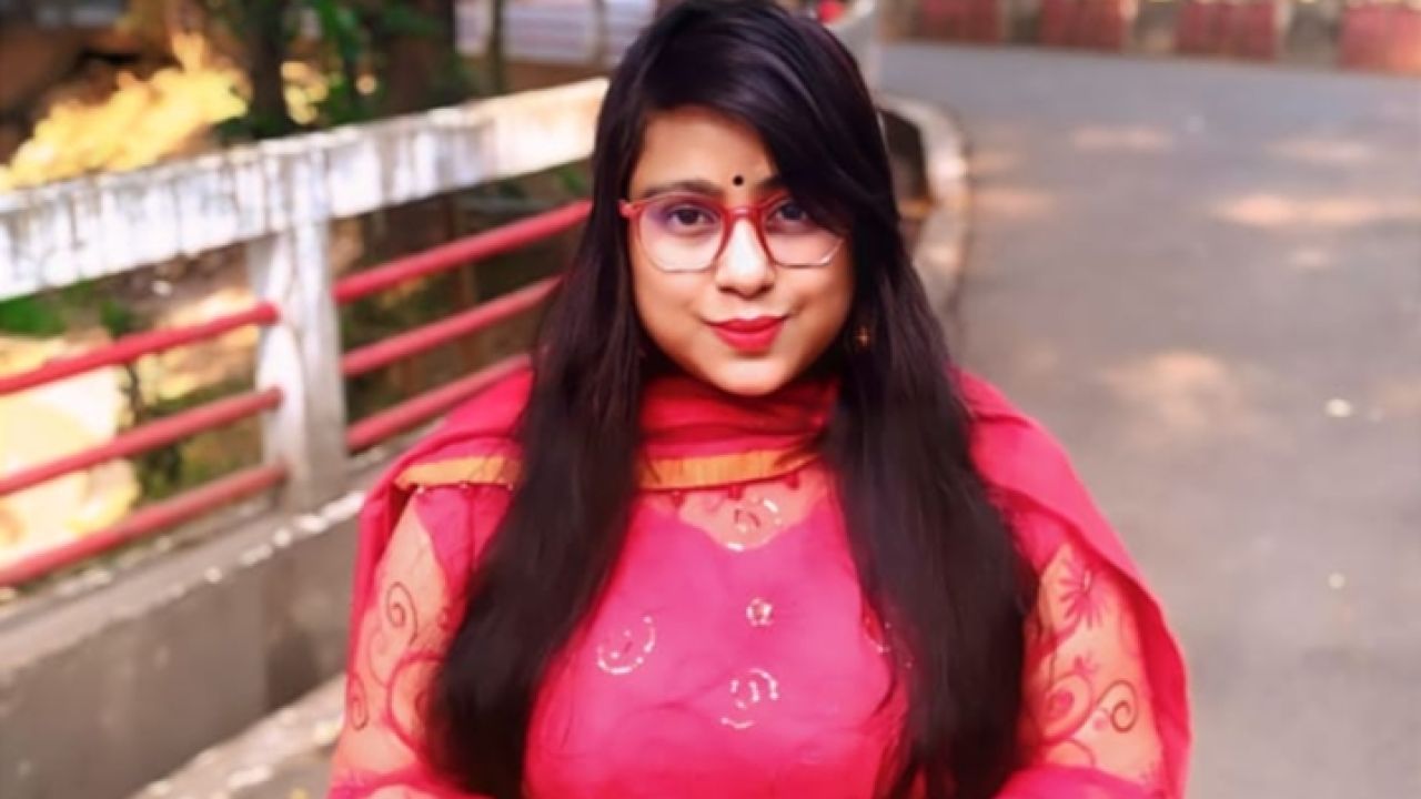 দুই বাংলায় লেখালেখি দিয়ে  খ্যাতি ছড়াচ্ছেন তুলতুল