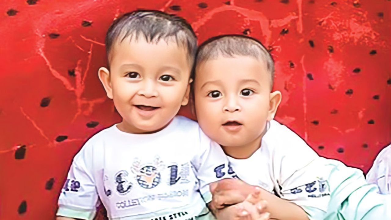 হামের উপসর্গ: ১২ দিনে যমজ ছেলে হারানোর কান্না