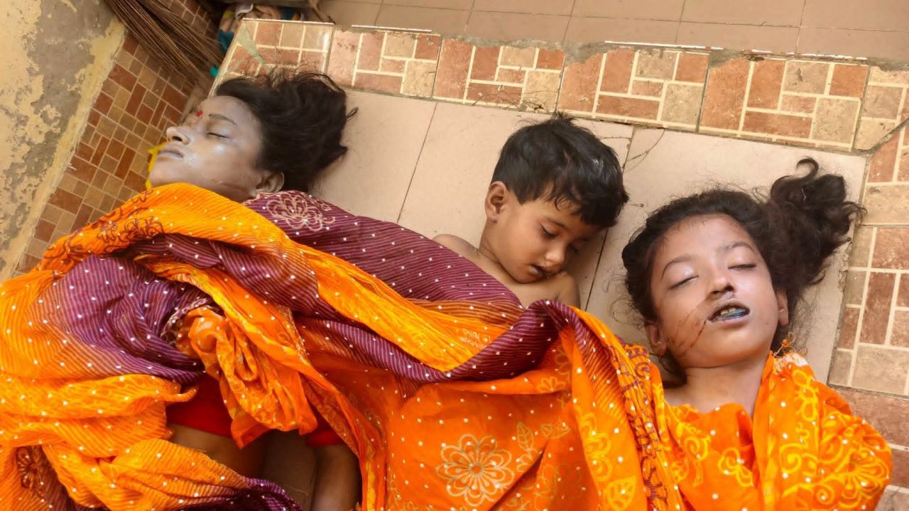 বরগুনায় মা ও দুই শিশুর মৃত্যু রহস্য: সিসিটিভি ফুটেজে নতুন তথ্য, সুষ্ঠু তদন্তের দাবিতে স্বজনদের বিক্ষোভ